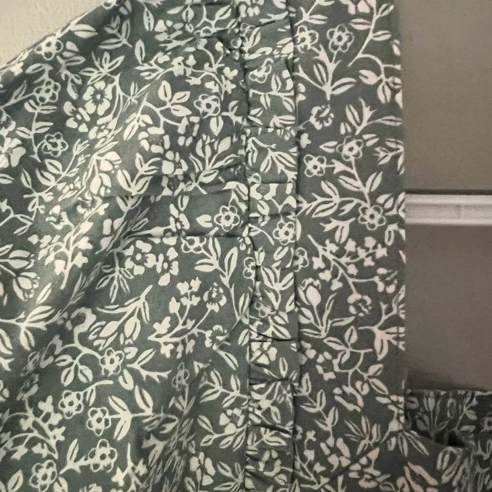 Draper James Maren Top - Sage Green Floral - Picture 2 of 4